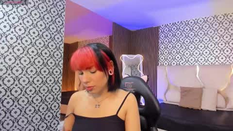 Snapshot of issa_tay1 chatting on February 8, 3:21 am Issa online show from February 8, 3:21 am