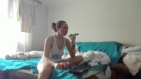 Issabelle online show from March 24, 6:29 am