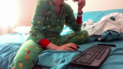 Issabelle online show from May 20, 5:02 am