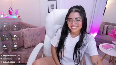 issi_loren online show from October 19, 7:25 pm