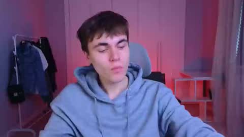 Snapshot of istairee chatting on February 14, 10:28 am Maks online show from February 14, 10:28 am