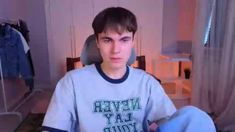 Snapshot of istairee chatting on February 22, 8:18 am Maks online show from February 22, 8:18 am