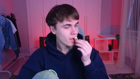 Snapshot of istairee chatting on February 27, 10:26 am Maks online show from February 27, 10:26 am