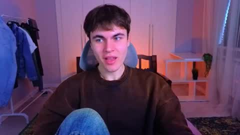 Snapshot of istairee chatting on March 2, 9:53 am Maks online show from March 2, 9:53 am