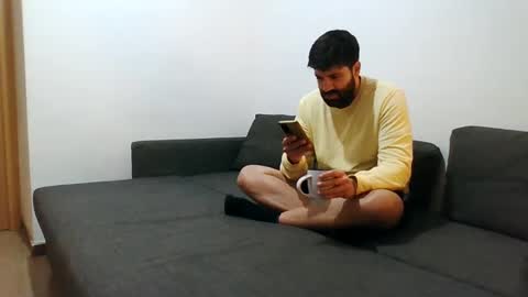 Snapshot of italianboybcn chatting on December 28, 7:33 am italianboybcn online show from December 28, 7:33 am