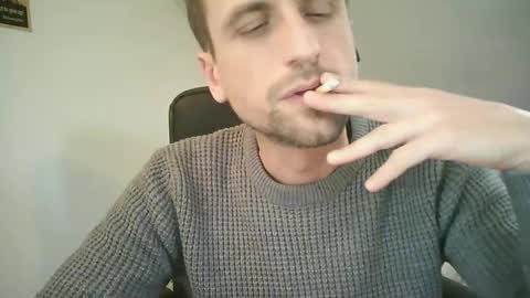 Snapshot of italiano116116 chatting on February 24, 3:42 pm italiano116116 online show from February 24, 3:42 pm