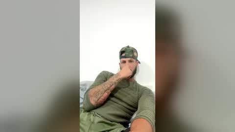 italianstalian777 online show from June 17, 2:18 pm