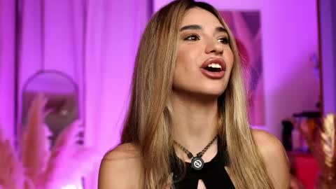 Snapshot of italy_baby chatting on May 4, 6:48 pm italy_baby online show from May 4, 6:48 pm