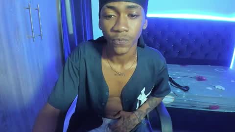 Snapshot of iteban_boy chatting on November 20, 1:44 pm iteban_boy online show from November 20, 1:44 pm