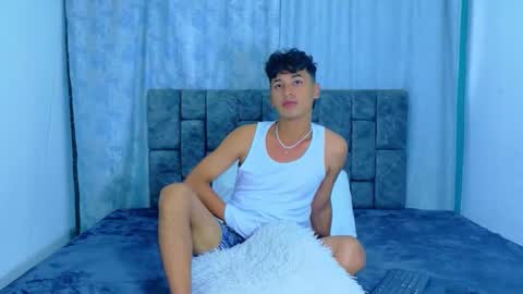 ithan_kingtwin online show from April 17, 7:06 pm