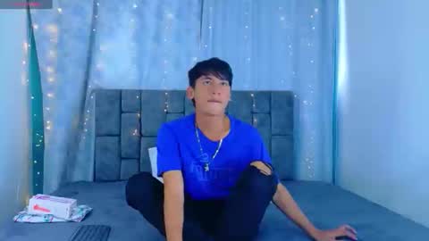ithan_kingtwin online show from May 26, 8:27 pm