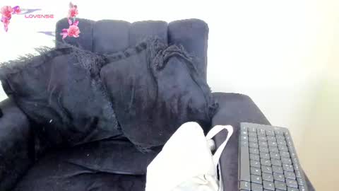Snapshot of its__angelica_ chatting on June 25, 6:45 pm Angelica online show from June 25, 6:45 pm