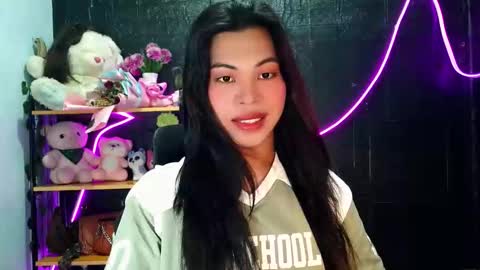 its_chloe20 online show from May 9, 6:35 pm