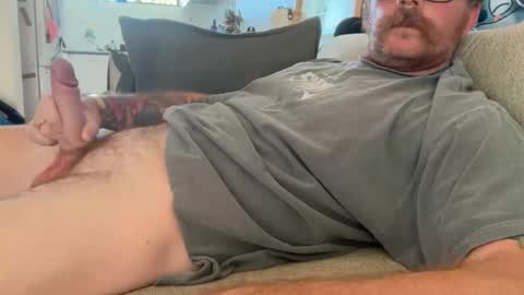 Snapshot of its_leo_hunter chatting on April 8, 4:12 am its_leo_hunter online show from April 8, 4:12 am