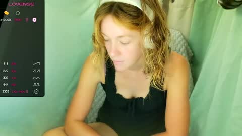 Snapshot of its_lily chatting on April 21, 11:18 pm Lily online show from April 21, 11:18 pm
