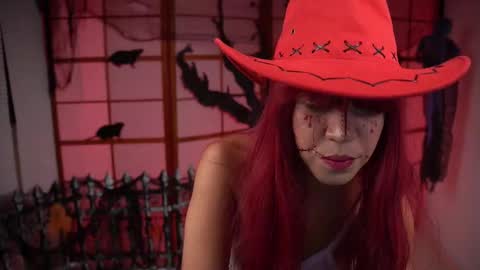 Snapshot of its_lola chatting on November 1, 2:02 am online show from November 1, 2:02 am