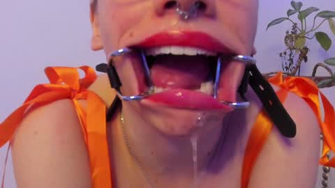 Maria online show from December 1, 7:36 pm