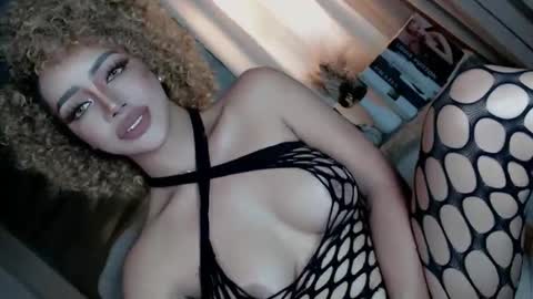 Snapshot of its_me_cataleya chatting on February 19, 4:34 am Cataleya Rogers online show from February 19, 4:34 am