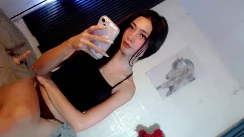 its_me_luna1111 online show from March 5, 9:38 am