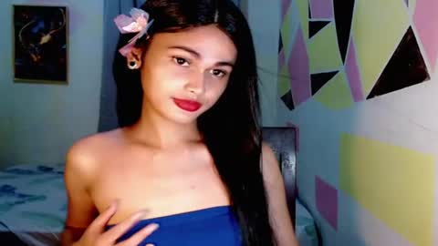 Snapshot of its_mirabel chatting on June 18, 12:55 am MIRABEL online show from June 18, 12:55 am