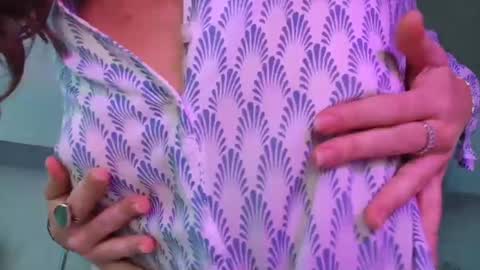 Snapshot of itsallaboutenergy___ chatting on December 14, 10:28 pm Next Stream Tuesday 123 Around 2 PM EST online show from December 14, 10:28 pm