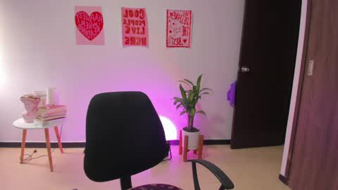 Snapshot of itscamill chatting on June 2, 6:43 pm camill online show from June 2, 6:43 pm