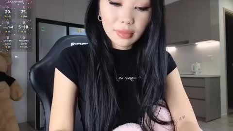 Snapshot of itsdevilcat chatting on February 8, 8:29 am Queen Liya online show from February 8, 8:29 am