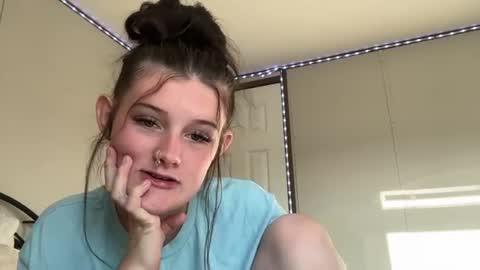 itsKaylaaa online show from June 16, 12:35 am