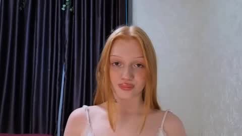 Snapshot of itslylu chatting on January 15, 3:49 pm Lylu online show from January 15, 3:49 pm