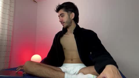 Snapshot of itsmartin_ chatting on February 16, 2:24 pm itsmartin_ online show from February 16, 2:24 pm