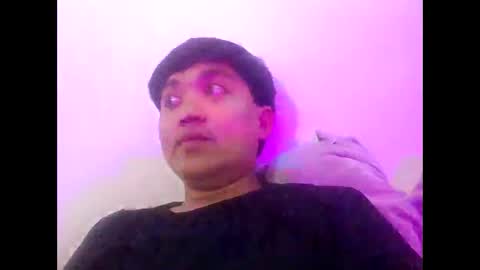 Snapshot of itsme_berniexx chatting on December 3, 12:06 pm ask me online show from December 3, 12:06 pm