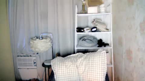 itsme_kat online show from July 14, 10:21 am