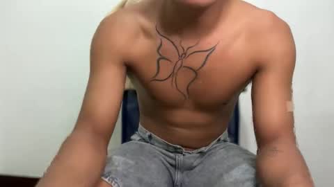 itsme_urboy online show from May 23, 2:21 pm
