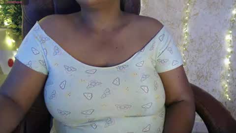 Snapshot of itsmiradesire chatting on June 30, 4:35 am Mira online show from June 30, 4:35 am