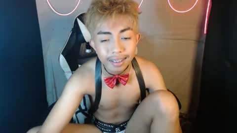 Snapshot of itsyourcummerboy_xx chatting on April 14, 3:18 pm Kyle online show from April 14, 3:18 pm