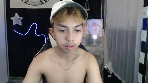 Snapshot of itsyourcummerboy_xx chatting on May 6, 9:25 am Kyle online show from May 6, 9:25 am