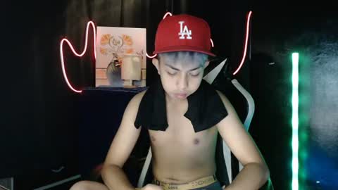Snapshot of itsyourcummerboy_xx chatting on June 22, 5:43 pm Kyle online show from June 22, 5:43 pm