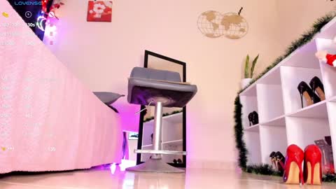 Call me Itzel   online show from December 10, 5:00 pm