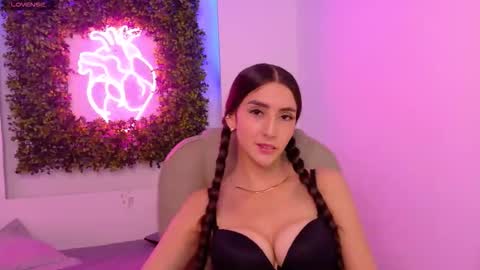 Itzel  online show from January 19, 12:20 pm