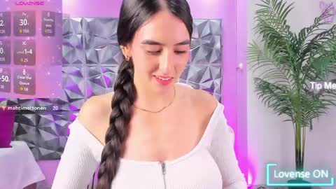 Itzel  online show from May 6, 3:17 pm
