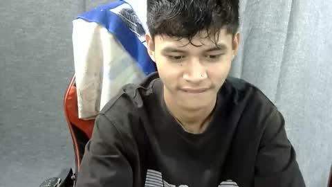 itzme_john online show from April 4, 7:11 pm