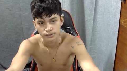 itzme_john online show from April 11, 6:01 pm