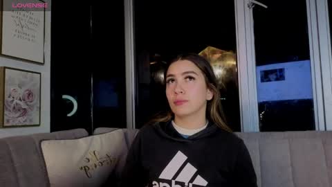 Snapshot of ivanna_west chatting on April 21, 9:48 am Ivanna West online show from April 21, 9:48 am
