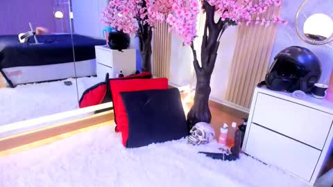     online show from March 27, 3:23 pm