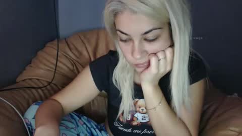 Snapshot of ivoivo1 chatting on October 28, 5:11 am RosseEssor online show from October 28, 5:11 am