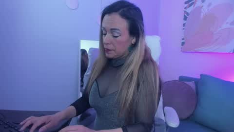 Snapshot of ivonne_4 chatting on April 22, 1:12 pm Ivonne online show from April 22, 1:12 pm