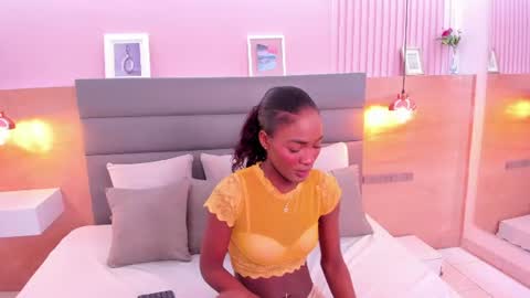 Snapshot of ivonne_duval chatting on June 24, 2:27 pm Ivonne Duval online show from June 24, 2:27 pm