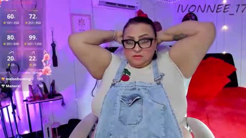 Snapshot of ivonnee17_ chatting on March 22, 12:36 am Ivonne online show from March 22, 12:36 am