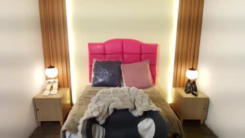 I V O N N E R O S S online show from February 26, 12:04 pm