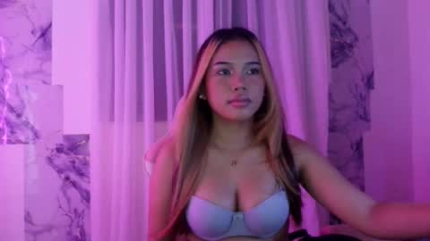 Snapshot of ivory_babe chatting on June 22, 3:42 pm ivory_babe online show from June 22, 3:42 pm